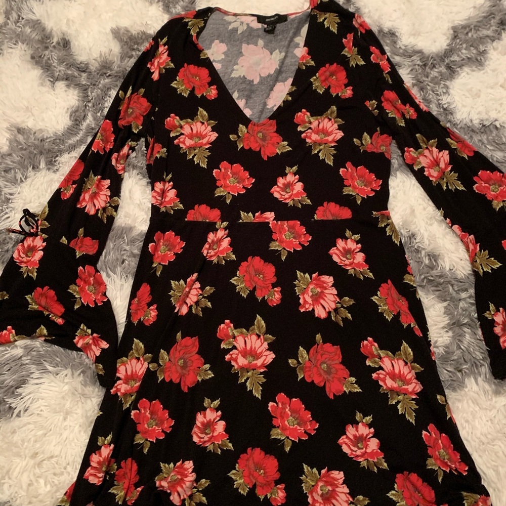 Cute black dress with roses!
